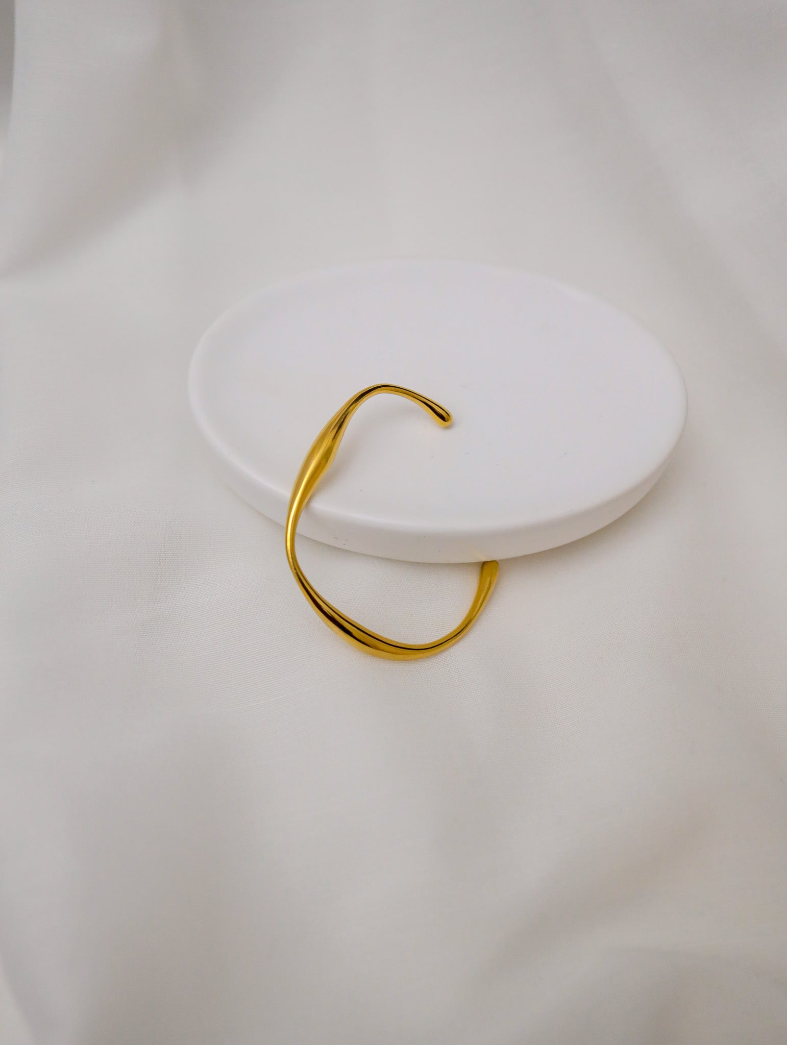 Sola Bangle Zaria Yong