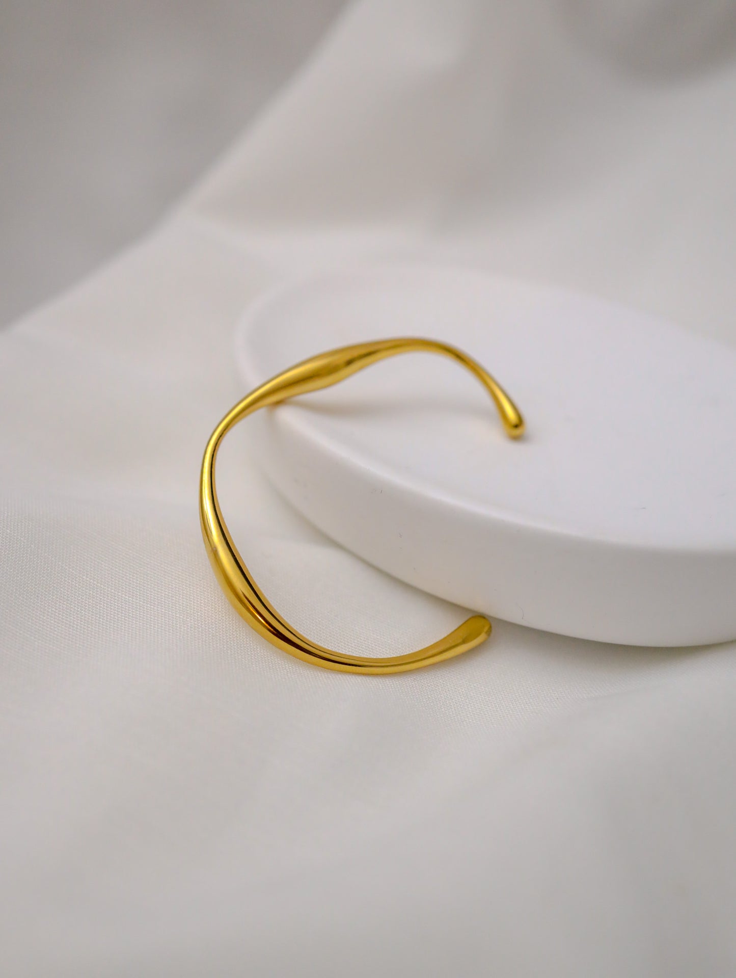 Sola Bangle Zaria Yong