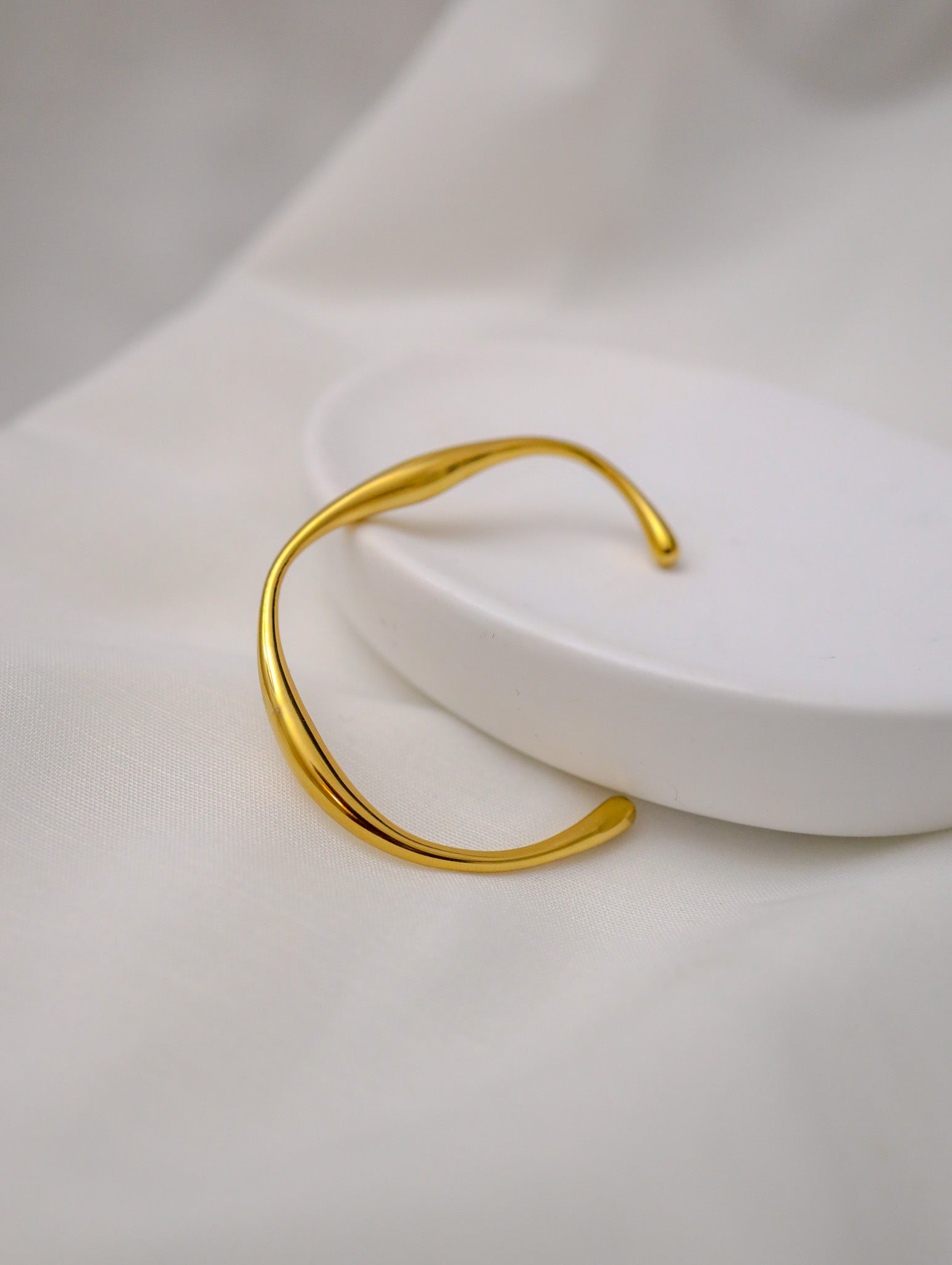 Sola Bangle Zaria Yong