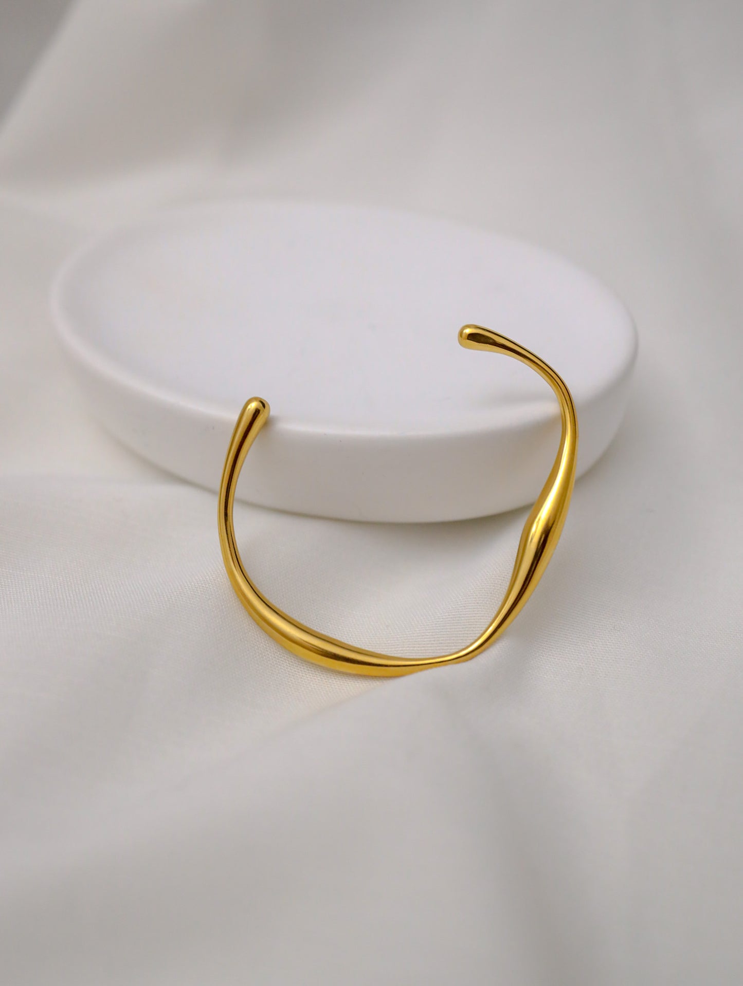 Sola Bangle Zaria Yong