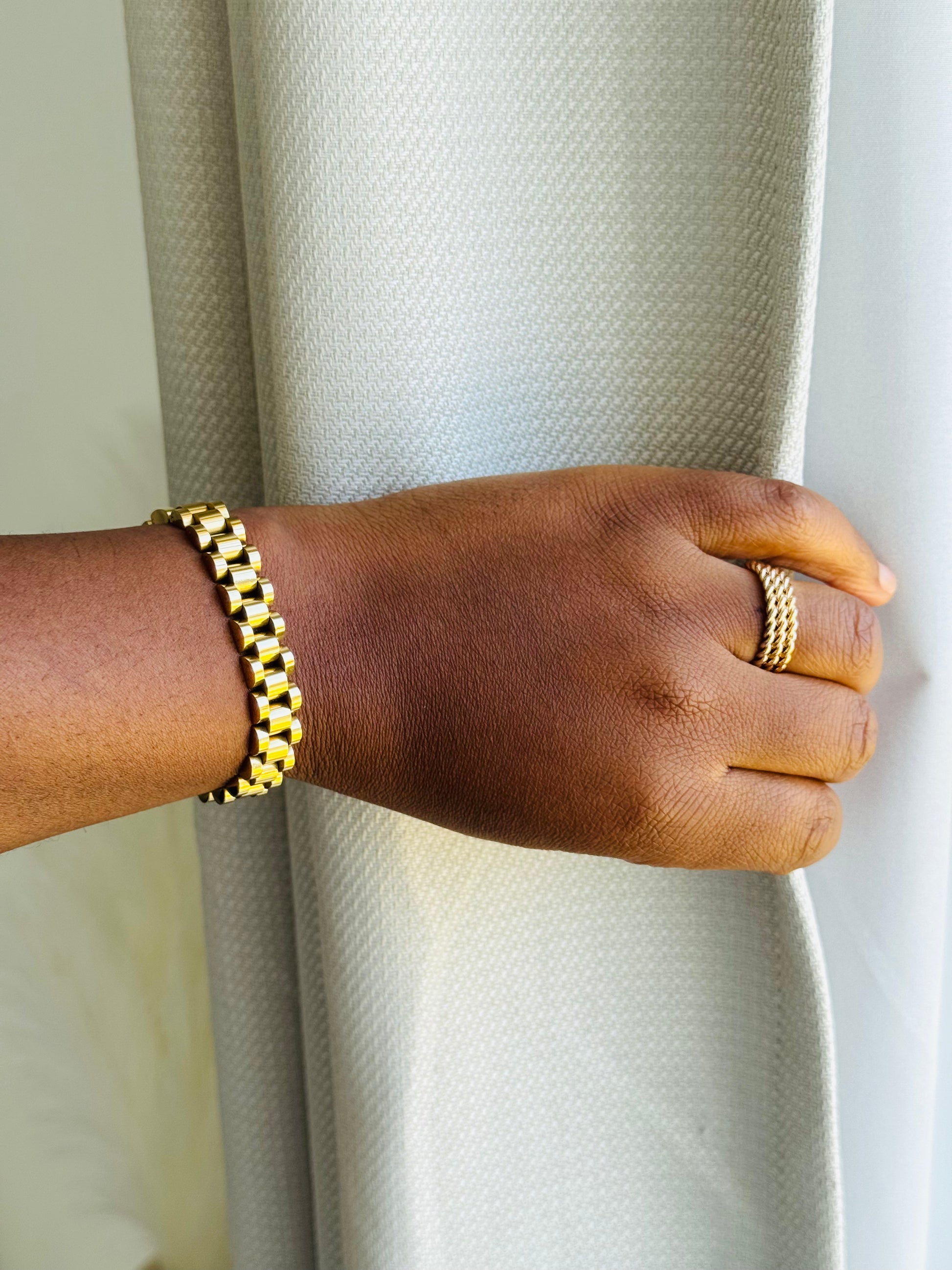 Circa Ring Zaria Yong